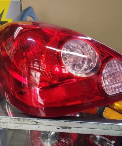 Óptico Nissan Tiida 2014 trasero izquierdo